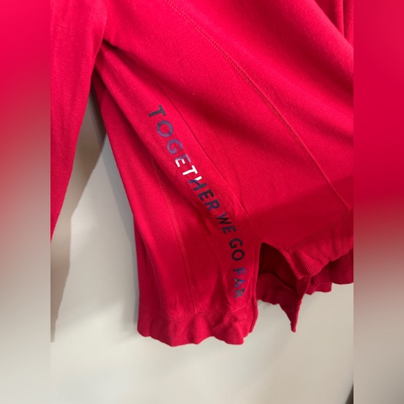 Peleton Lightweight Thin Sweatshirt Raspberry Side Split Logo Spellout Sz SM Top - Picture 4 of 9